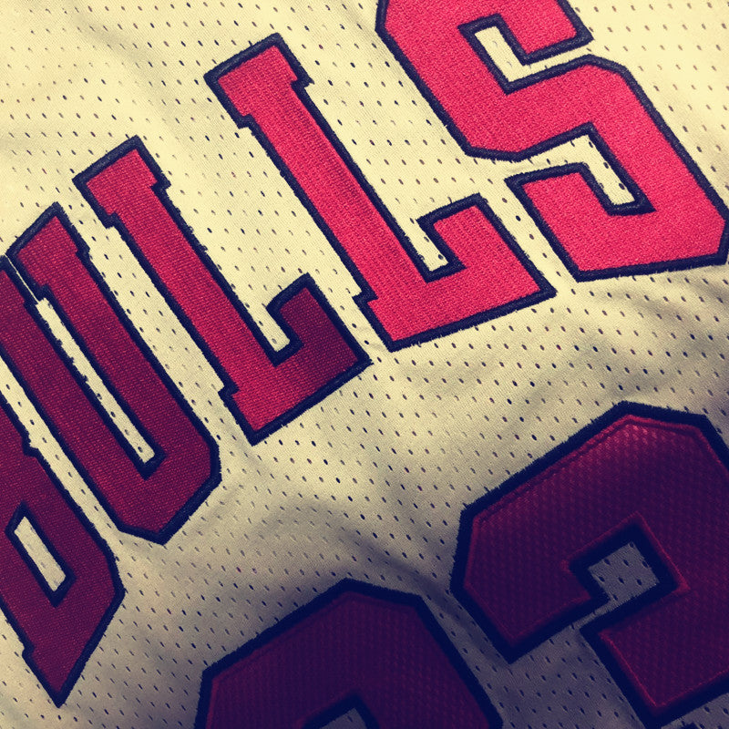 Men’s Chicago Bulls 1995/96 Michael Jordan Gold Jersey