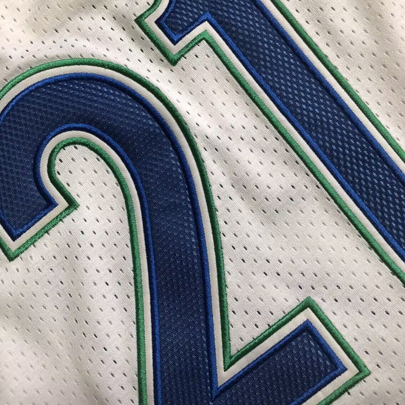 Men’s Minnesota Timberwolves 1995/96 #21 Garnett White Jersey
